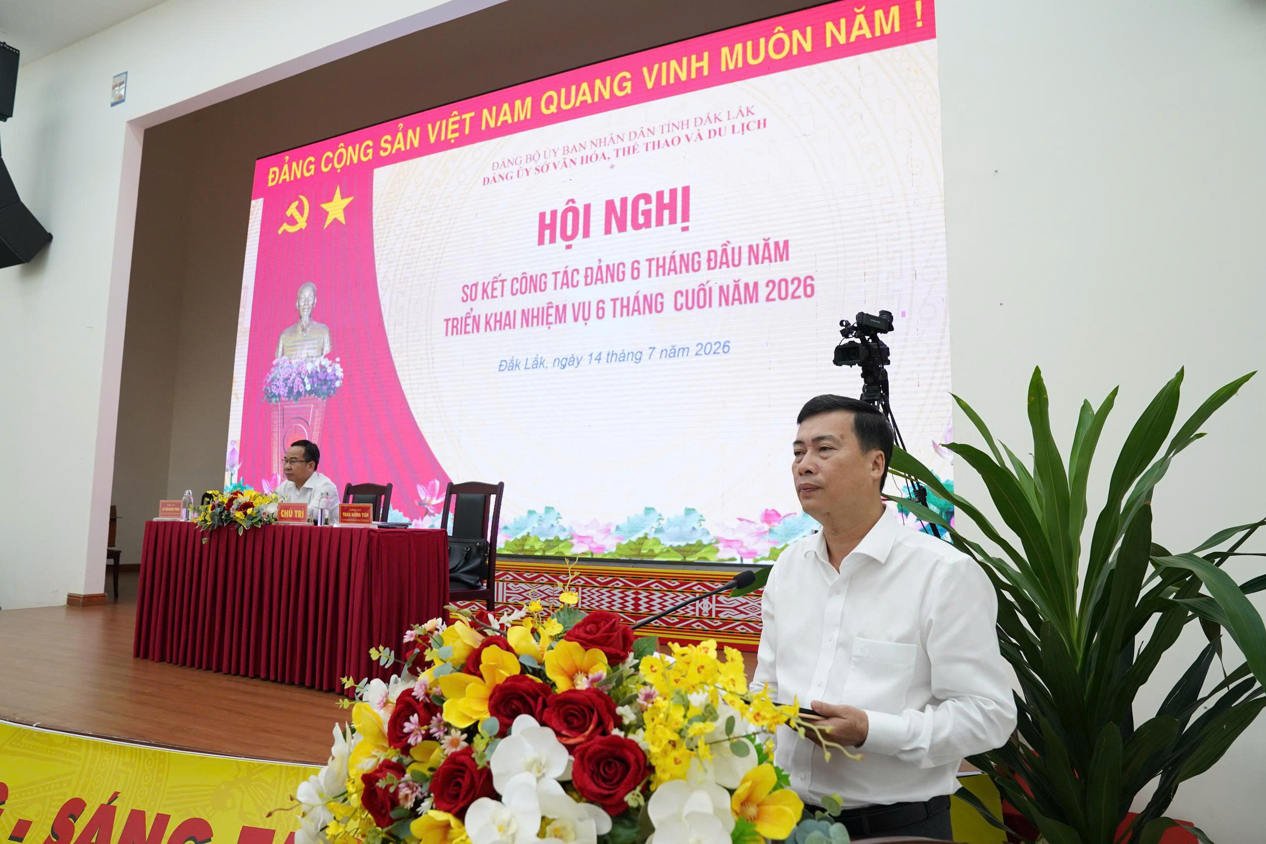 Đ/c Trần Hồng Tiến - TUV, Bí thư Đảng ủy, Giám đốc Sở Văn hóa, Thể thao và Du lịch phát biểu chỉ đạo Hội nghị